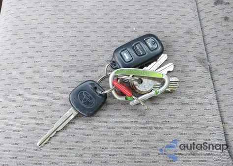 2003 Toyota Camry Le V6 z USA, uszkodzony, nr VIN 4T1BF30K83U549075